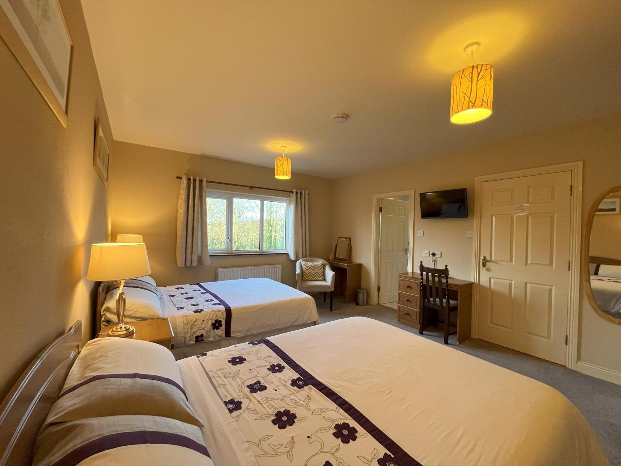 Pk Lodge Bed And Breakfast Skibbereen Exteriör bild