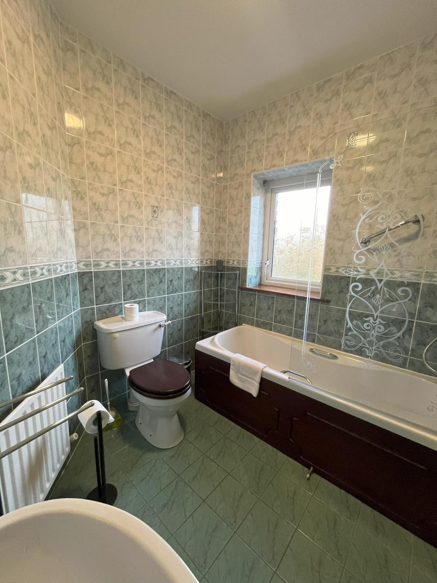 Pk Lodge Bed And Breakfast Skibbereen Exteriör bild